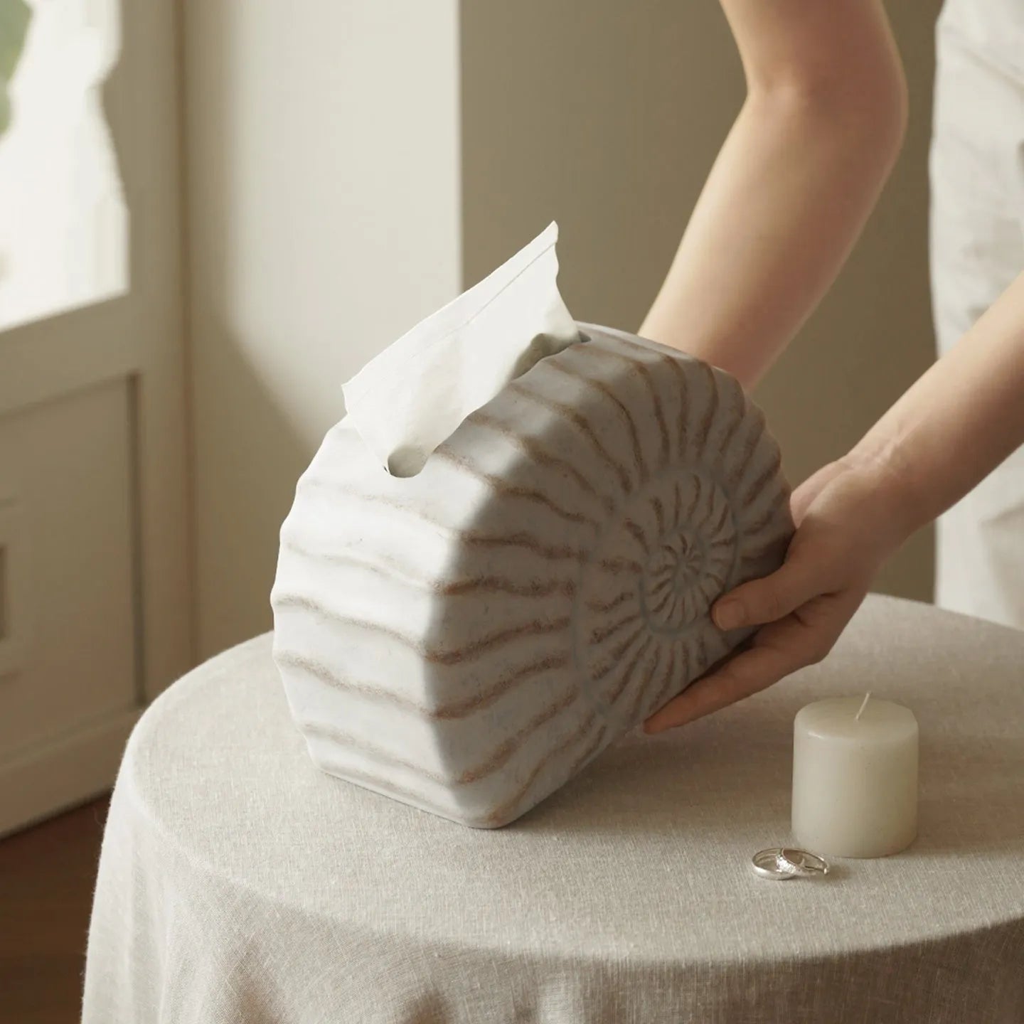 Resin tissue box cover with conch shell design in conch ramble colour