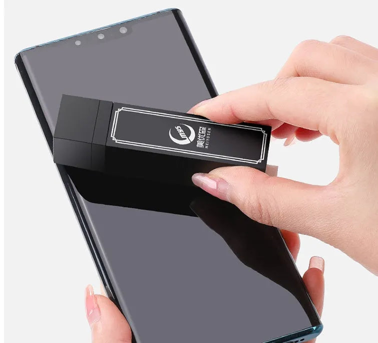Disposable mobile phone screen cleaner kit with 40 individually wrapped anti-bacterial wet wipes