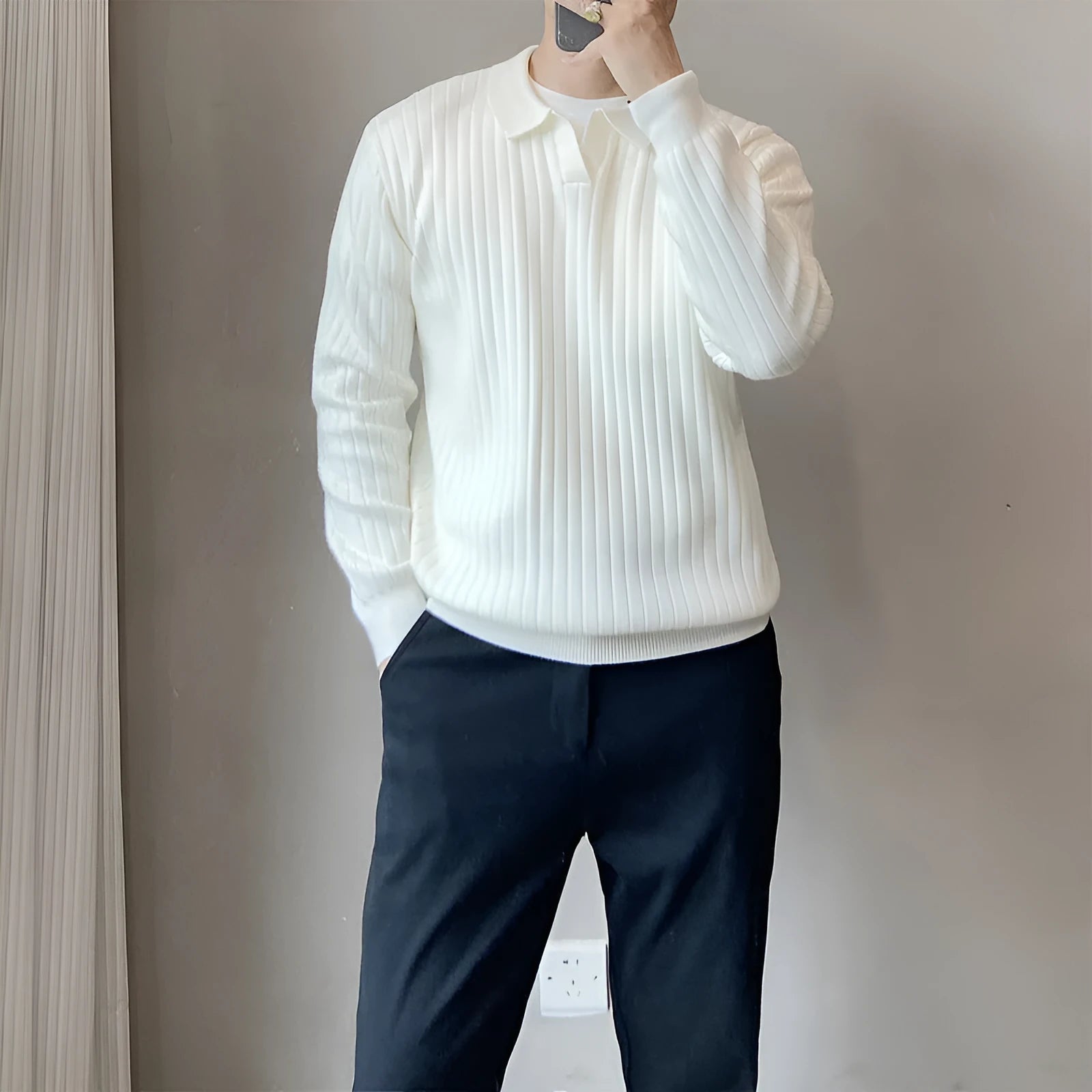 Man wearing a loose-fit, long-sleeved knitted sweater in rabbit fur and modal fabric