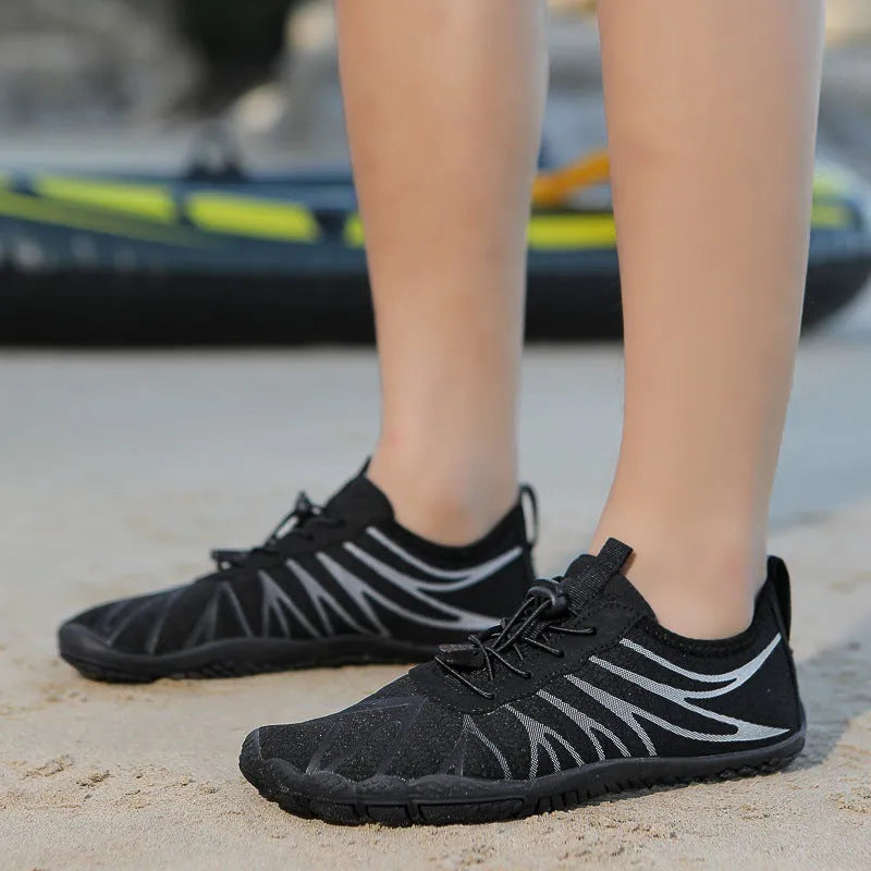 Black breathable non-slip running shoes for men and women with rubber sole for fitness and hiking