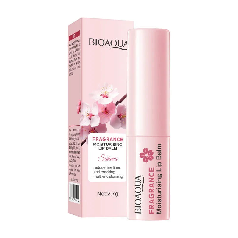 Anti-chapped moisturising lipstick stick in a twist-up tube with hyaluronic acid and vitamin E.