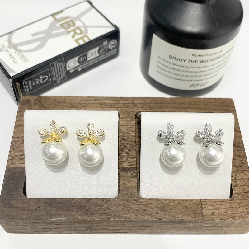 Pearl flower small fragrance earrings in gold and silver with faux pearl centres on alloy metal posts
