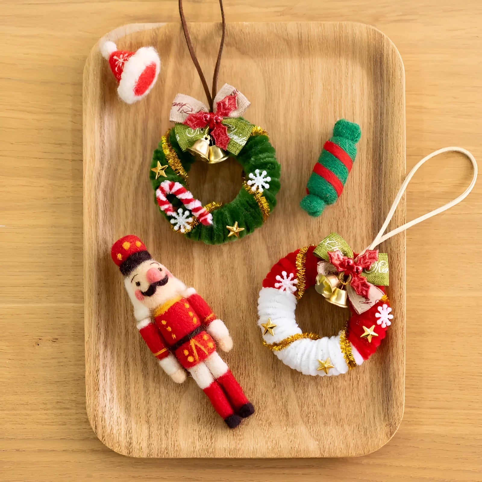 Felt braided stick Christmas tree ornament kit in green and red, 8cm wreath