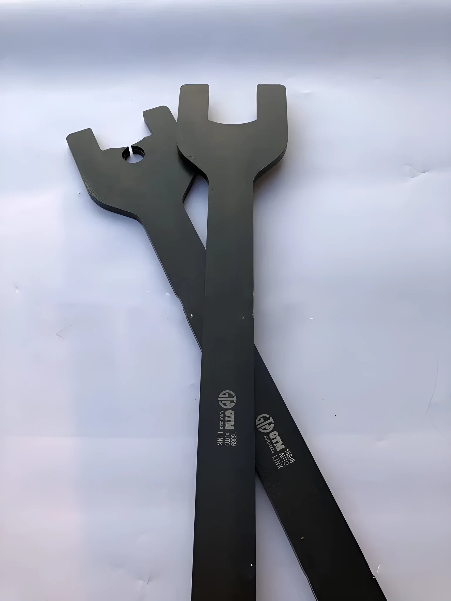 Land Rover fan wrench set showing 36mm and 40mm alloy steel automotive repair tools