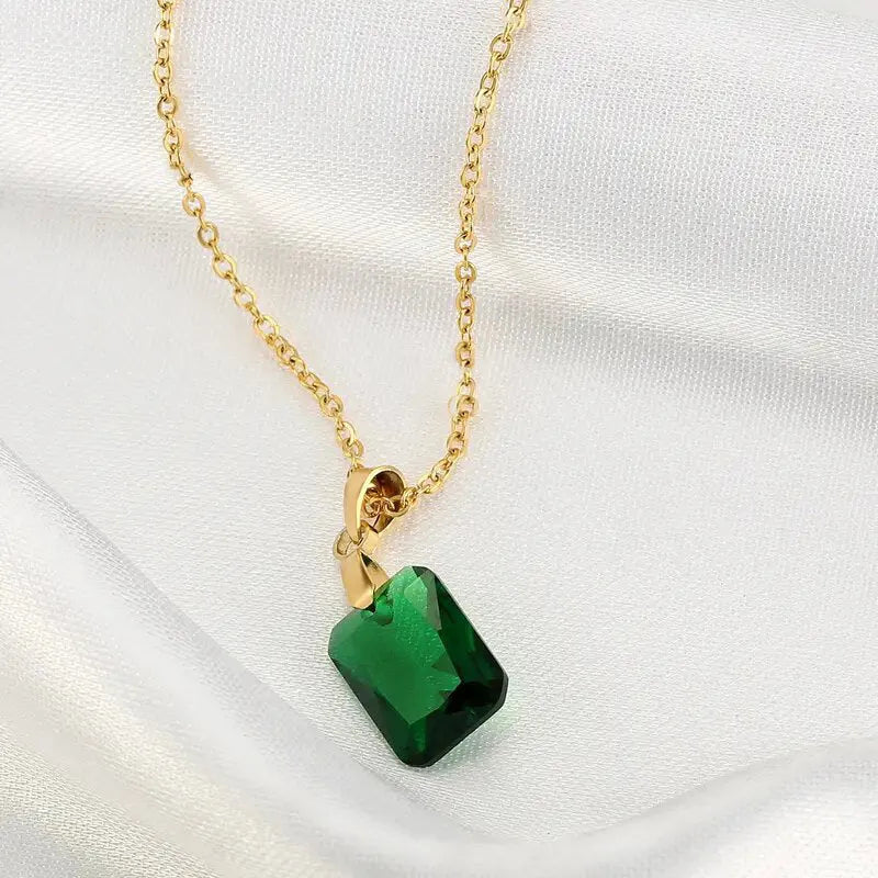 Copper geometric rectangular pendant necklace with O-ring chain in green colour.