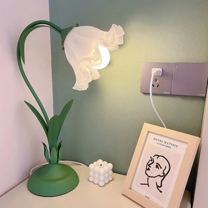 Creative lily of the valley acrylic desk lamp in green, 51x35x15cm, with push-button switch