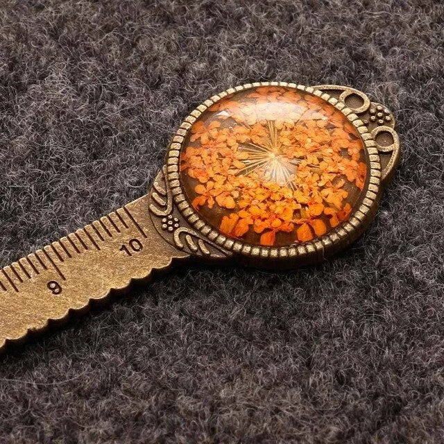 Handmade dry flower gypsophila ruler bookmark with pressed immortal flowers in classical style