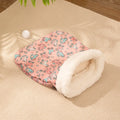 Flannel cat sleeping bag nest measuring 50 by 40 cm in pink Trojan design