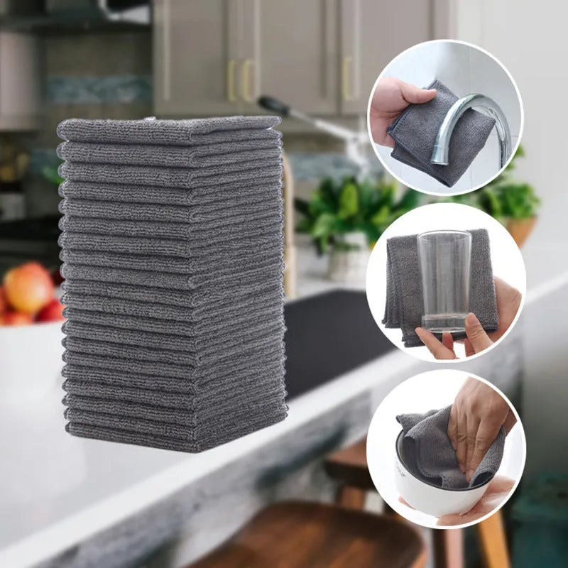 Grey square microfiber kitchen cleaning cloth for oil and decontamination.