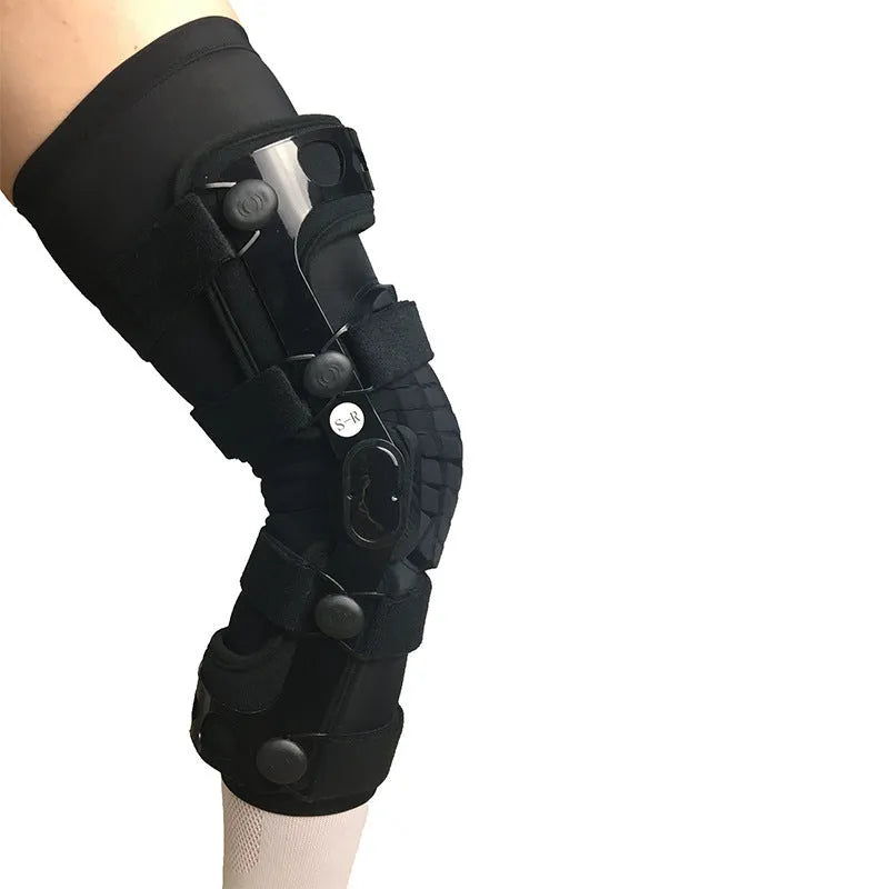 Black anterior ligament knee pad with adjustable straps and side stabilisers