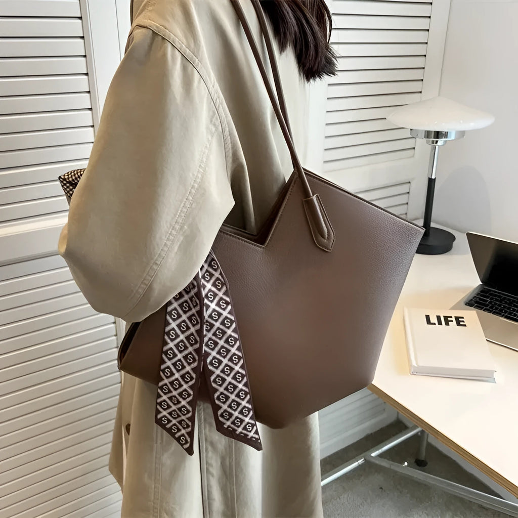 Women's large capacity PU leather shoulder bag in horizontal square shape with sandwich pocket design