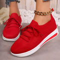 Women's low-top fly-knit sneakers in black with round toe and lace-up closure