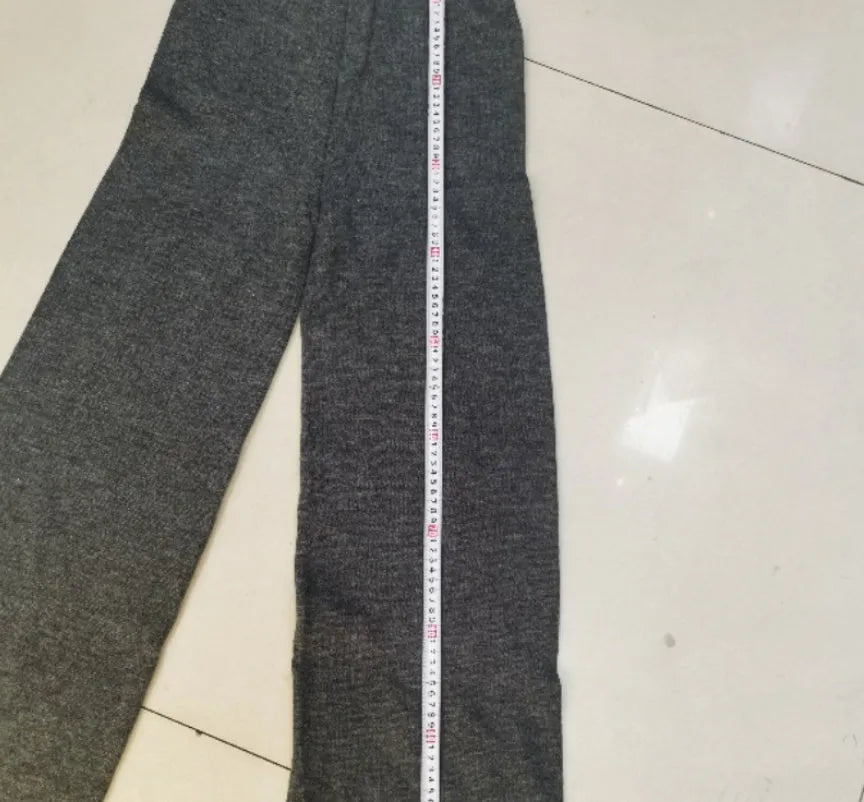 Ladies' side-slit sweater and trousers suit in a solid colour