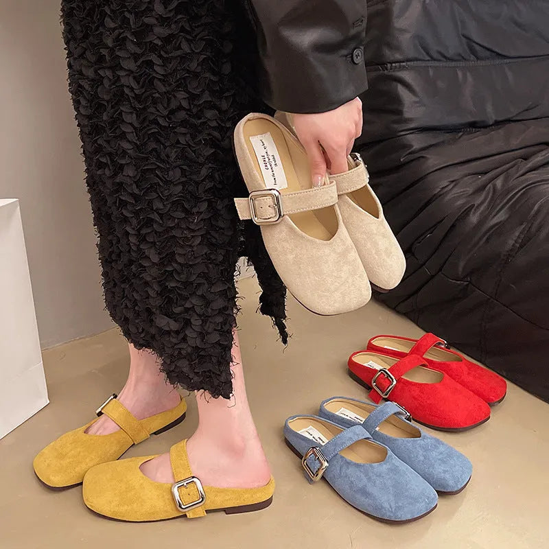 Women's flat closed toe slippers in apricot colour with square head and rubber sole