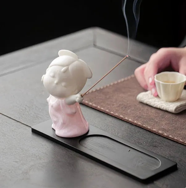 Cute ceramic female court attendant incense burner decoration in red and green styles