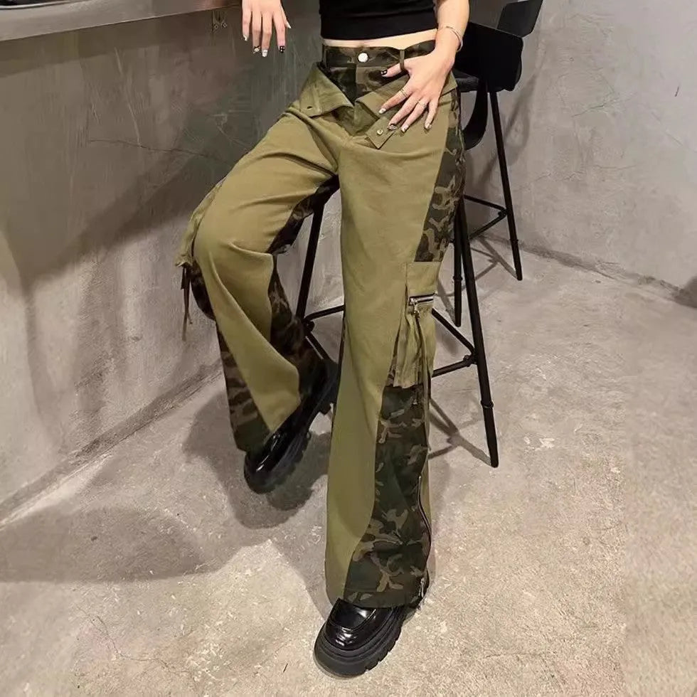 Women's high-waist straight-leg jeans with leopard print on dark khaki denim and contrast stitching details