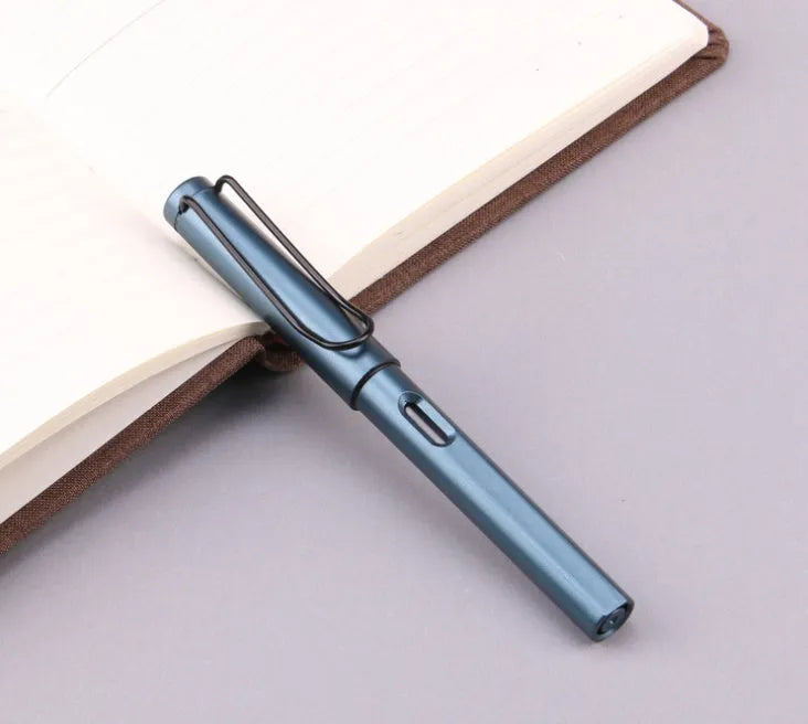 Black or blue frosted ink bag fountain pen with a choice of 0.38mm or 0.5mm nib.