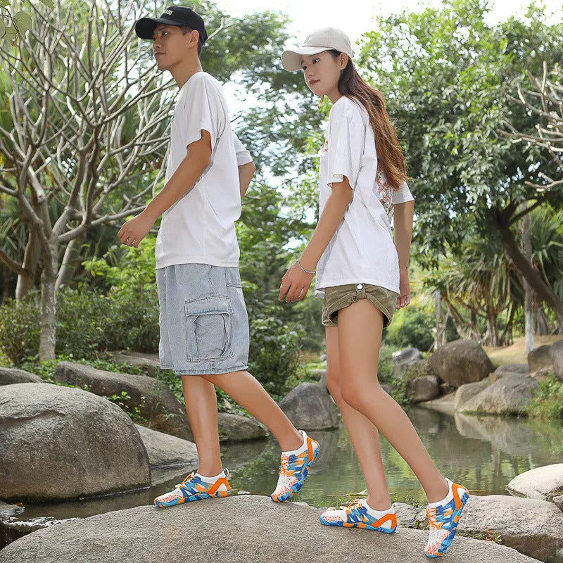 Quick-drying mesh beach shoes with lace-up front and rubber sole in various colours