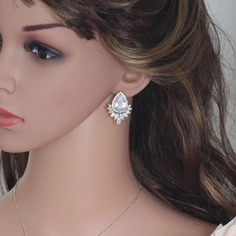Formal jewellery set with necklace and matching earring chain in blue, red, or white for bridal banquets