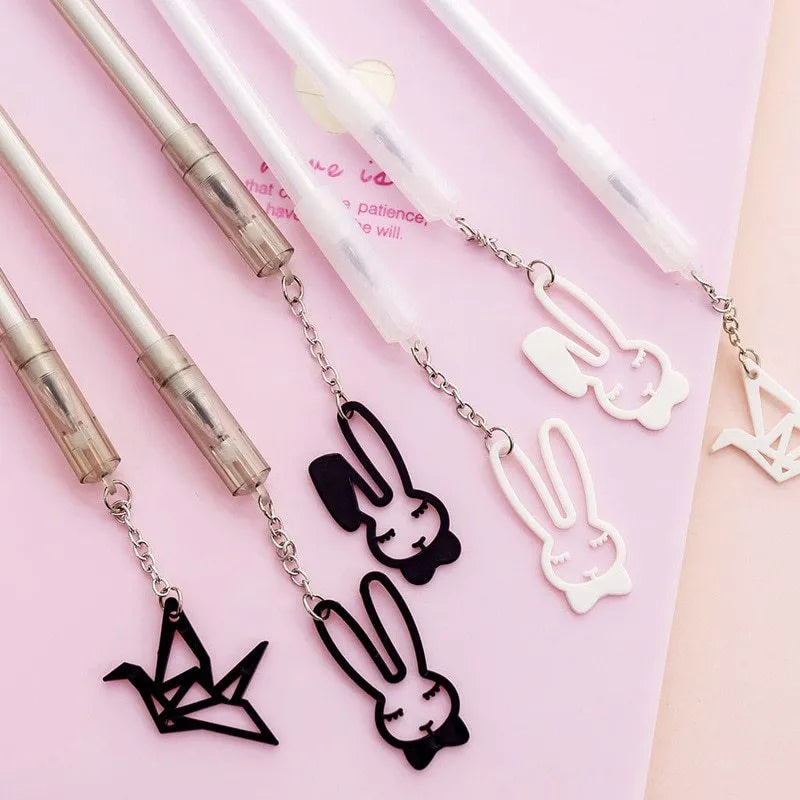 A1542 model 0.38mm gel pen with decorative paper crane or rabbit pendant attached to cap