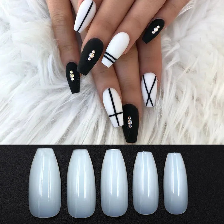 500 clear ABS false nail tips in 10 different sizes on a white background