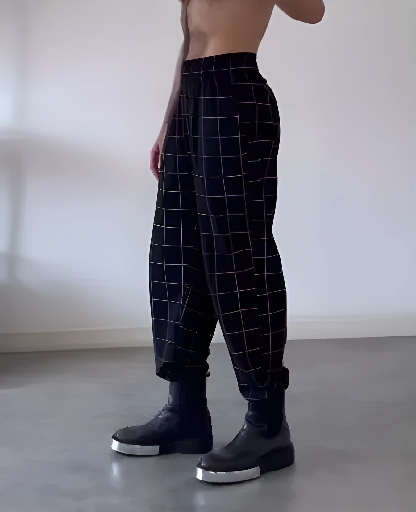 Men's plaid trousers with apron-style front panelling in casual fit