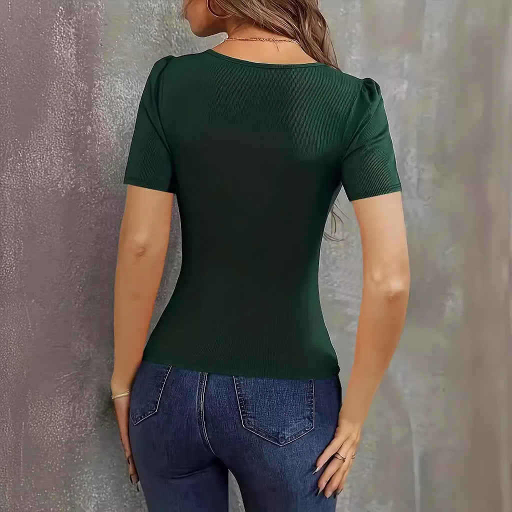 Women's knitted short sleeve pullover in polyester with low neckline and slim fit design