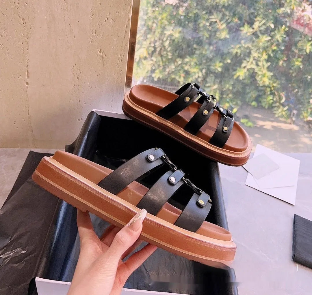 Women's retro Roman sandal slippers in black patent leather with sheepskin upper, shown from the side.