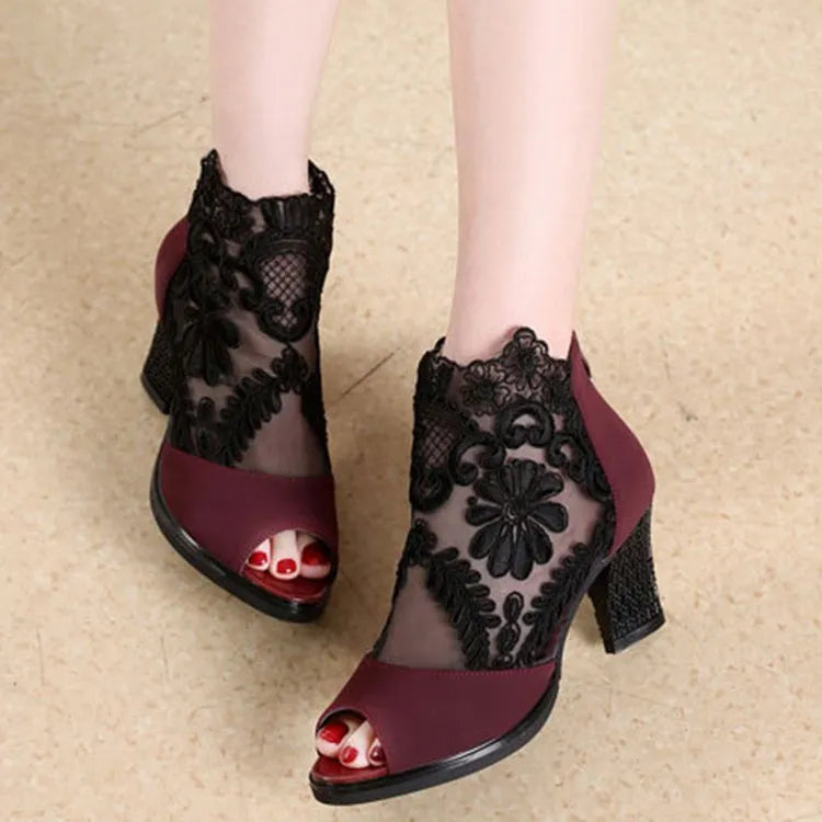 Women's black lace gladiator sandals with square heel, zip closure and peep toe