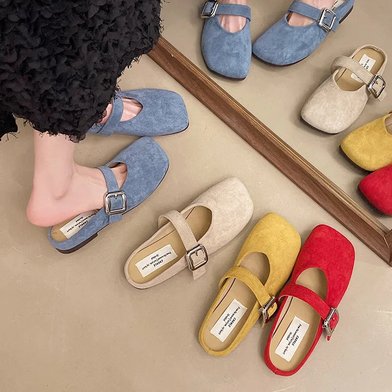 Women's flat closed toe slippers in apricot colour with square head and rubber sole