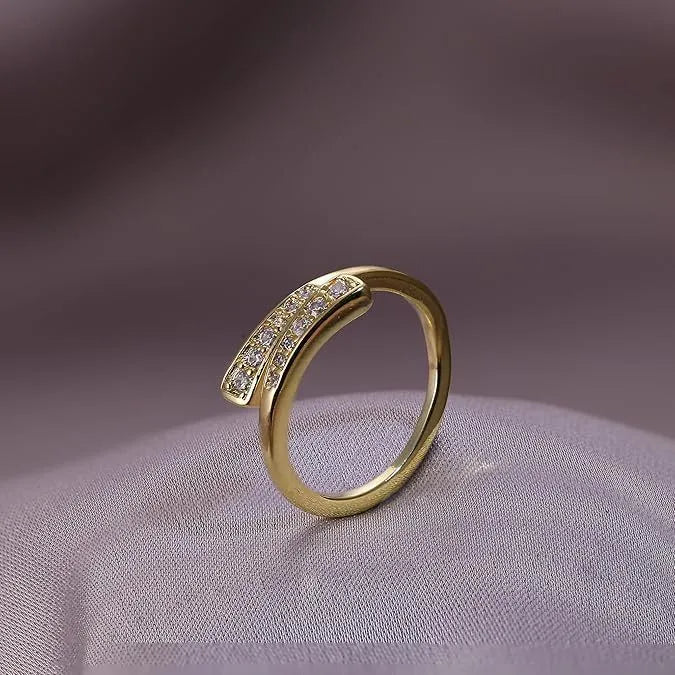 Gold plated geometric toe ring with rhinestone design on alloy base