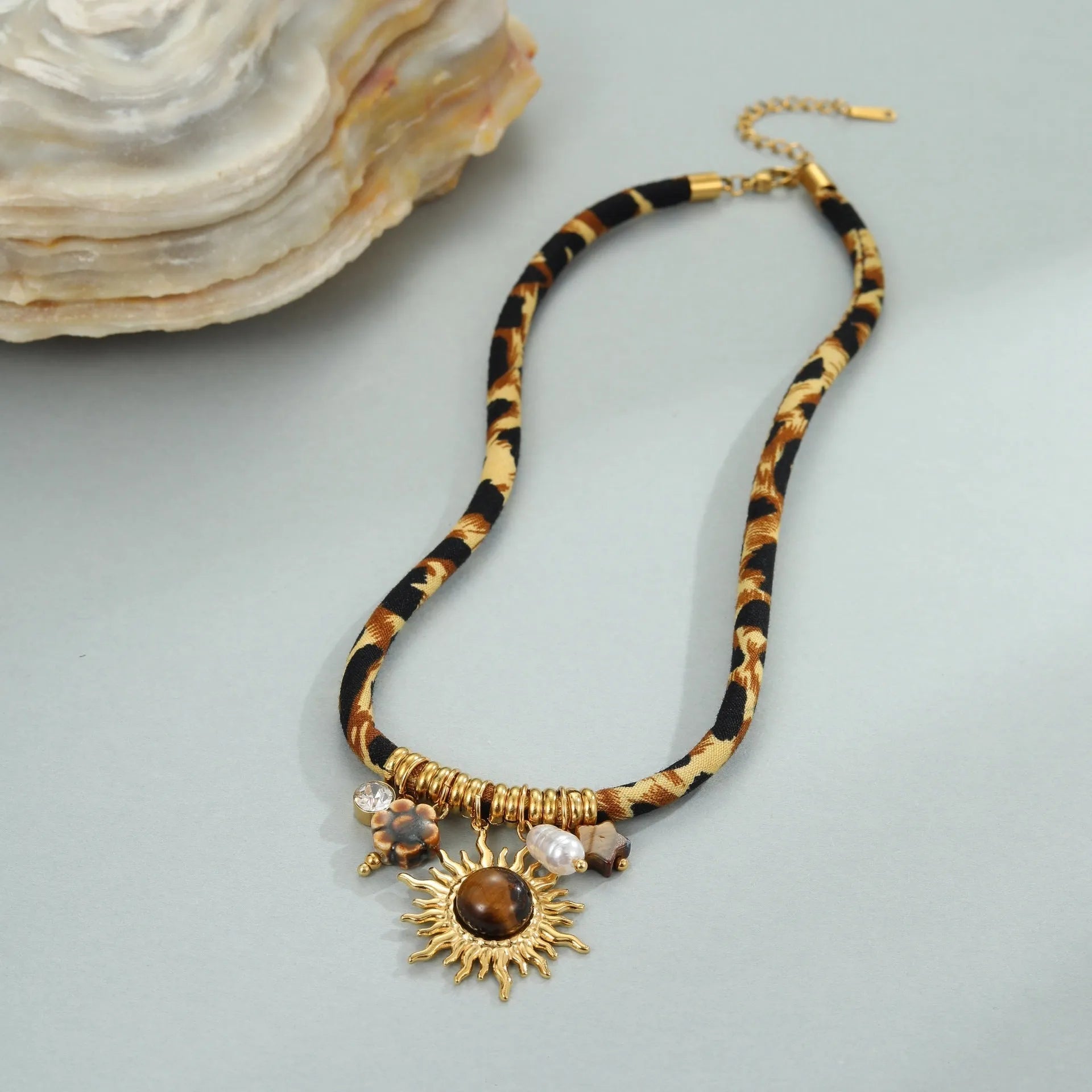 Leopard series stainless steel women's necklace with geometric pendant and adjustable chain