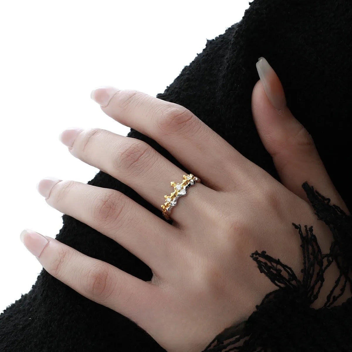 Princess knight design couple ring in 925 silver with adjustable opening, shown in white gold and black gold colour options.