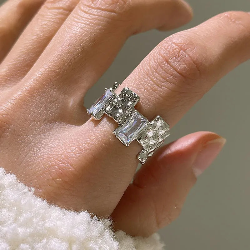 Silver geometric open ring with zircon stone in retro pastoral design