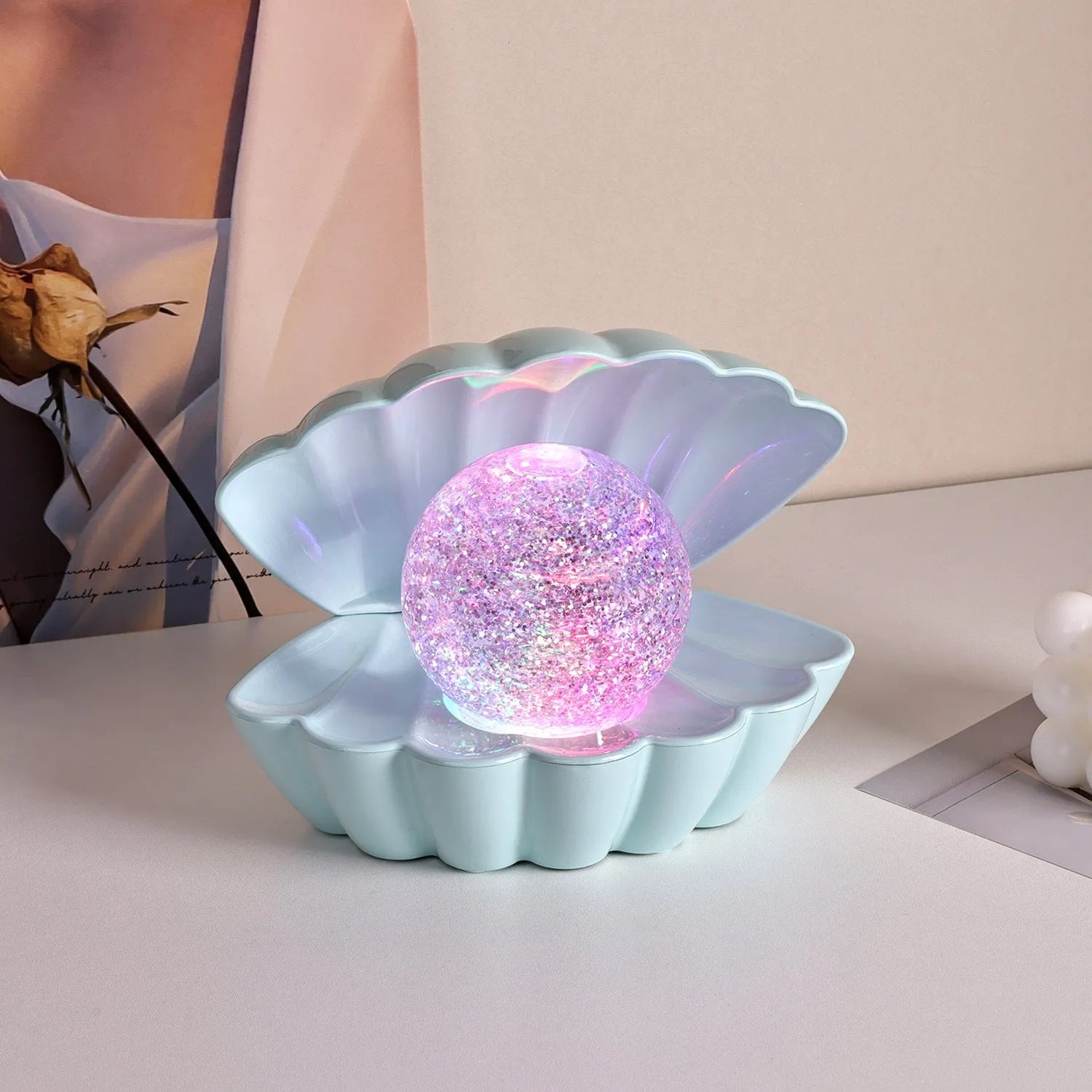Shell-shaped small night lamp with neon lighting in three colour options