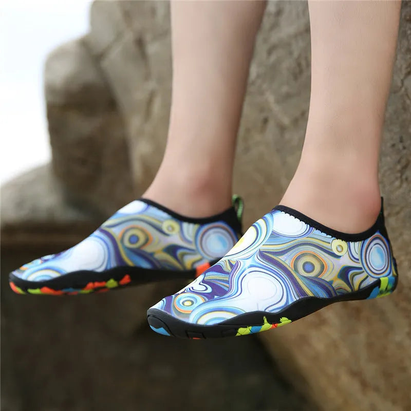 A pair of quick-dry beach wading shoes in camouflage print, showing the Lycra elastic upper and EVA midsole.