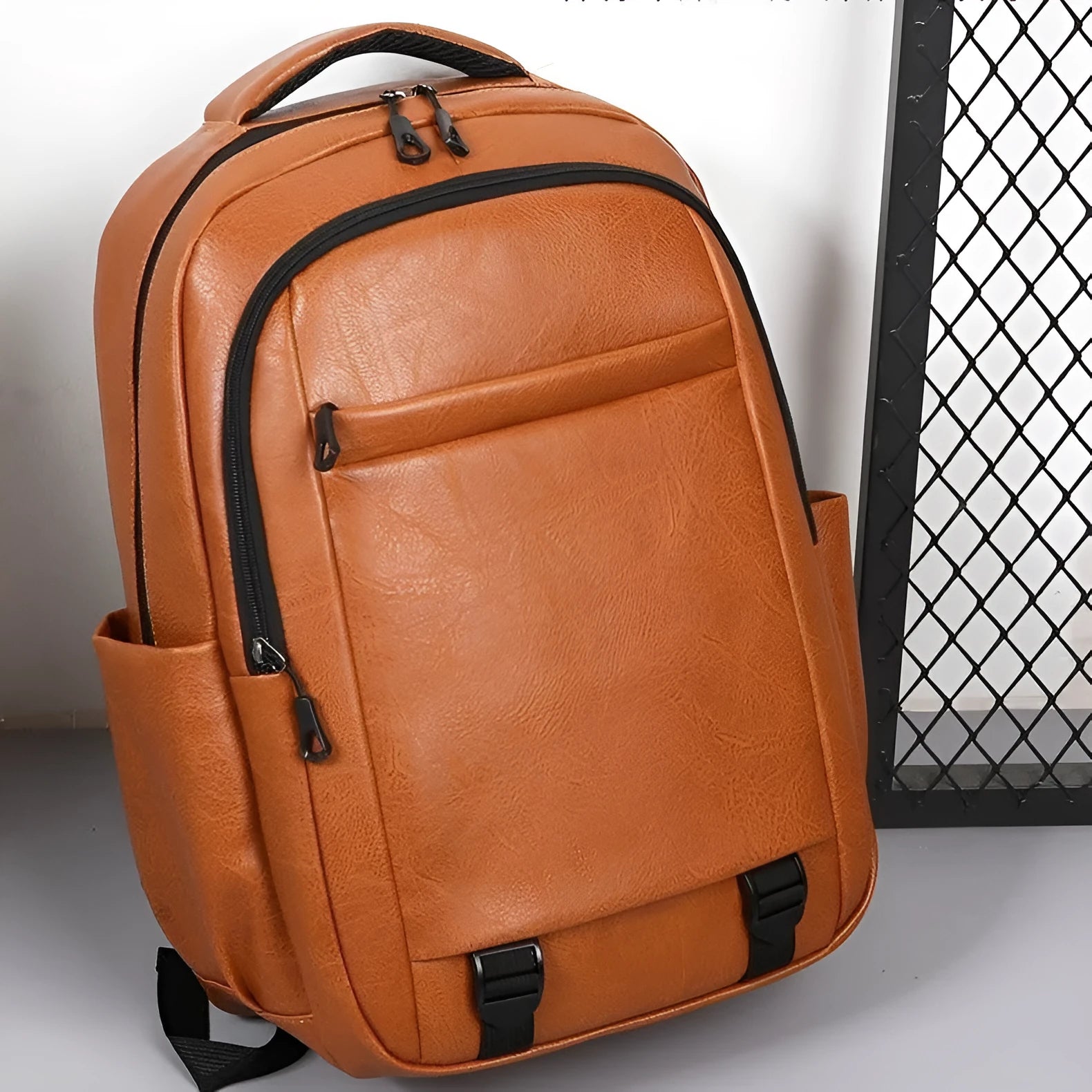 Men's large capacity leisure backpack in khaki, PU material, curved shoulder strap, 47x33x18cm