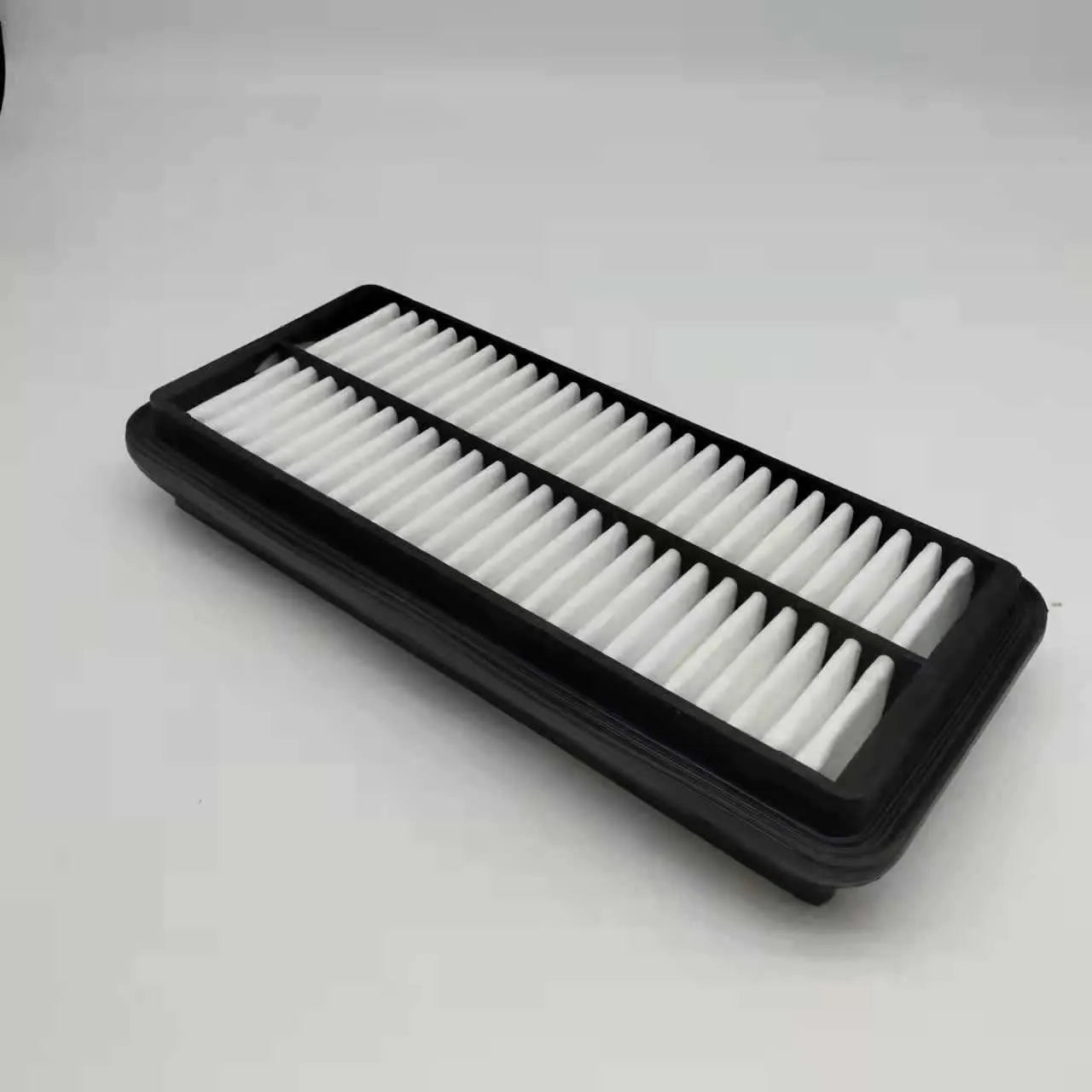 Black rectangular car air filter measuring 256mm by 113mm by 40mm for modern vehicles