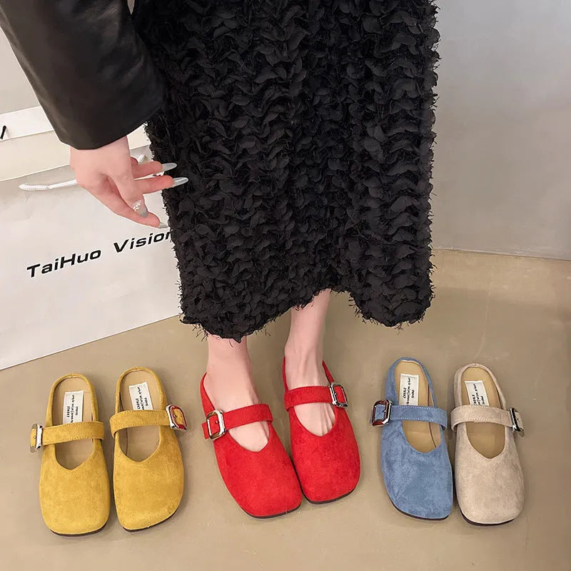 Women's flat closed toe slippers in apricot colour with square head and rubber sole