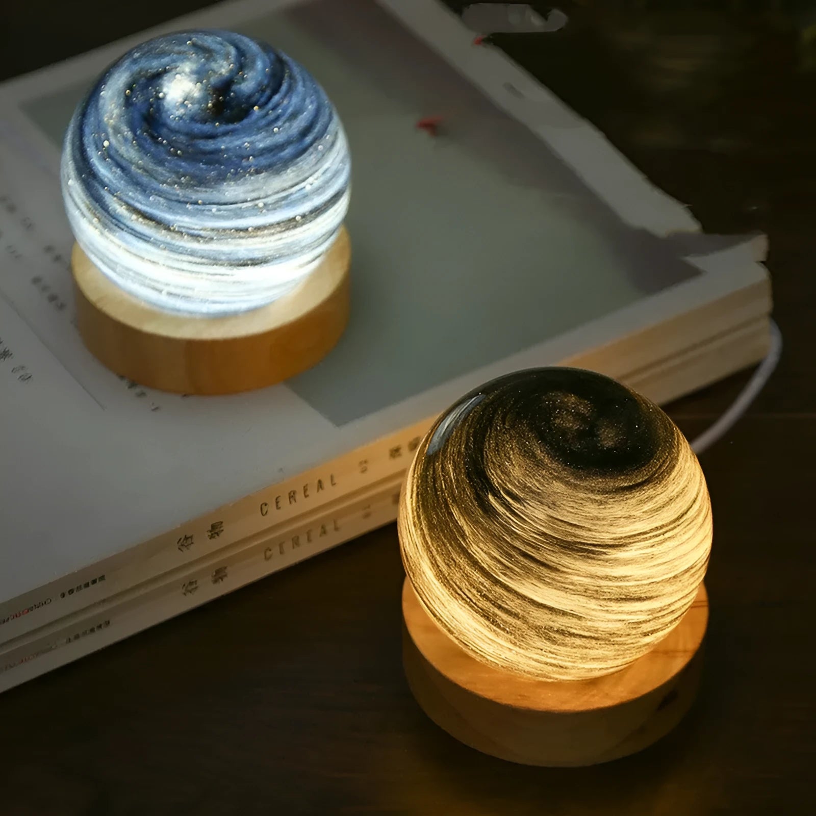 Planets design USB night light with modern simplicity styling and three-colour dimming
