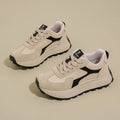 Women's low-top platform sports running shoes in card black with mesh lining and rubber soles