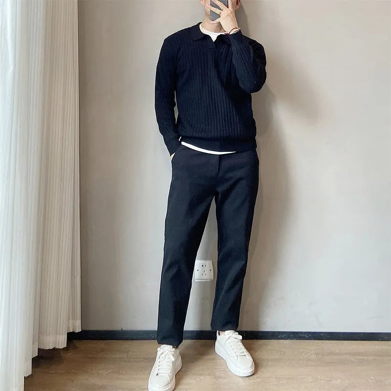 Man wearing a loose-fit, long-sleeved knitted sweater in rabbit fur and modal fabric