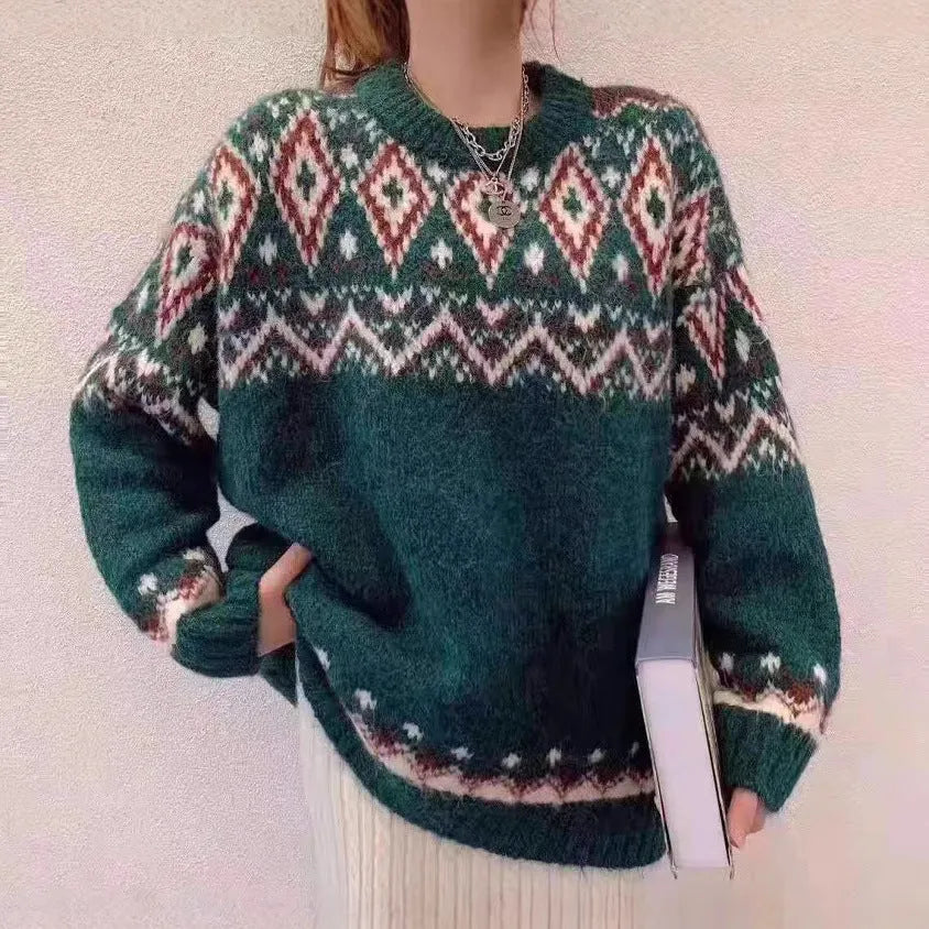 Striped retro style pullover knitted top in red or white colour with long sleeves