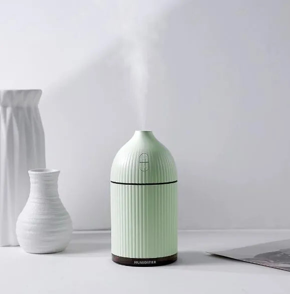 White 300ml ultrasonic aromatherapy diffuser with LED light and USB connection