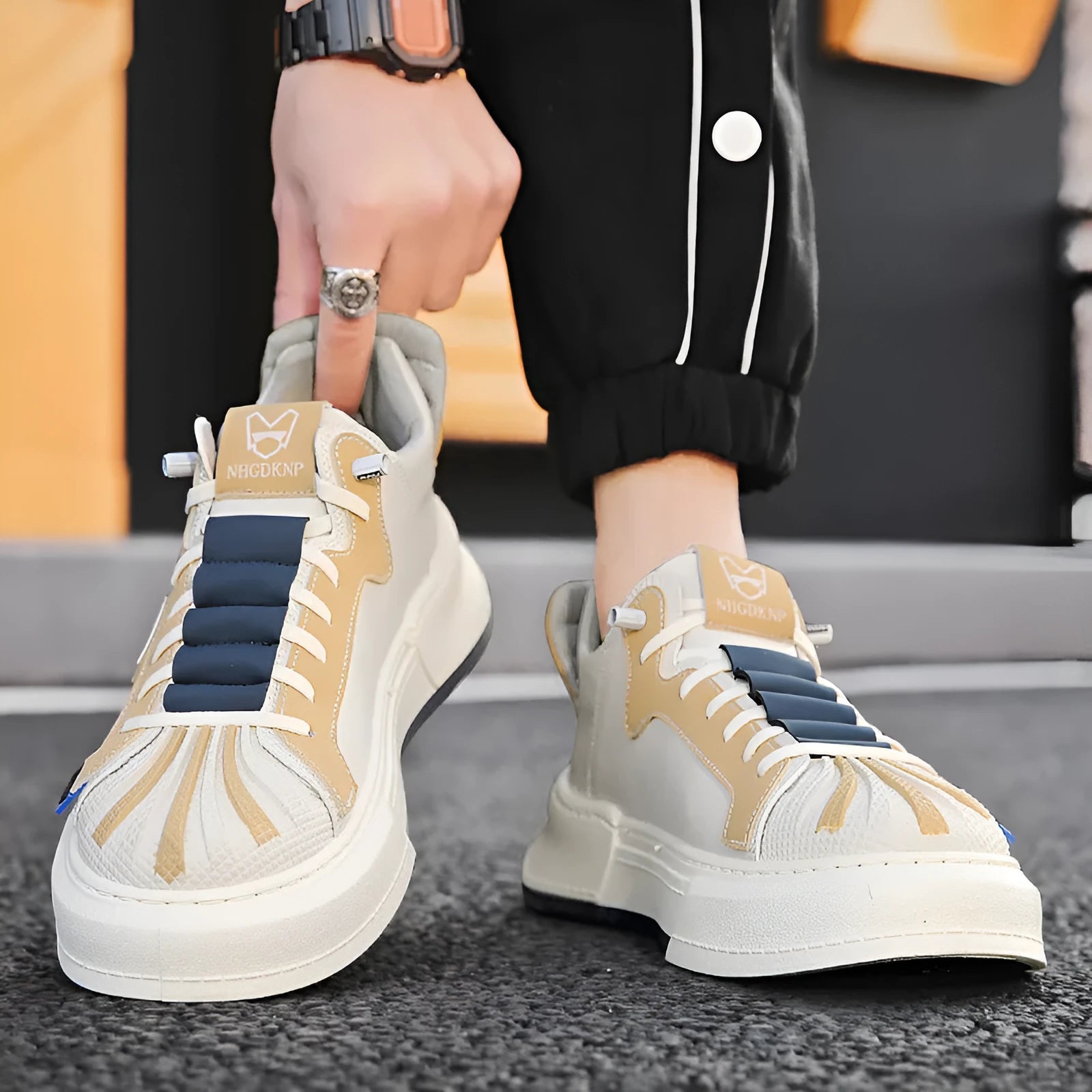 Men's beige and black elastic band casual sneakers with round toe and mesh lining