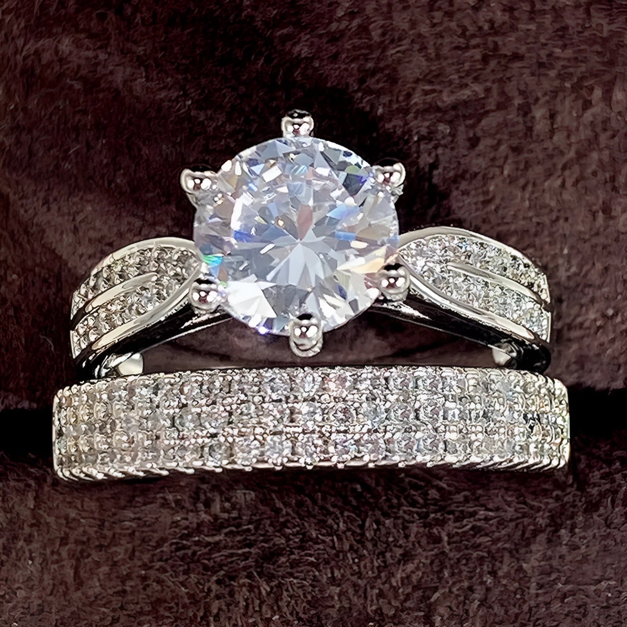 White gold colour alloy wedding ring bracelet with geometric round design showing seven available ring sizes
