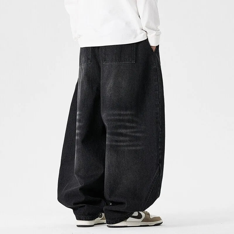 Men's plus size wide leg casual jeans in straight cut baggy trousers style