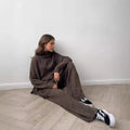 Ladies' side-slit sweater and trousers suit in a solid colour