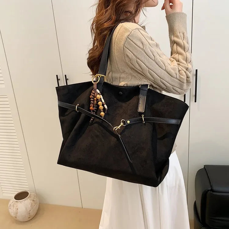 New retro fashion large capacity shoulder bag for women in wine red with sewing thread detail
