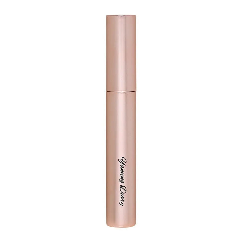 Long-lasting curling mascara tube in black and brown colour options